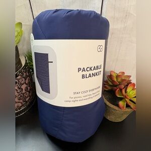 Huzi Ininity Travel blanket - NWOT
